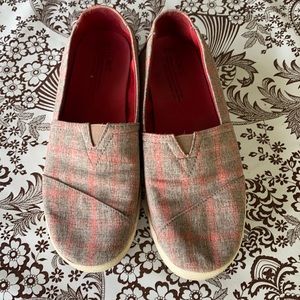 Toms Brown/coral plaid shoes